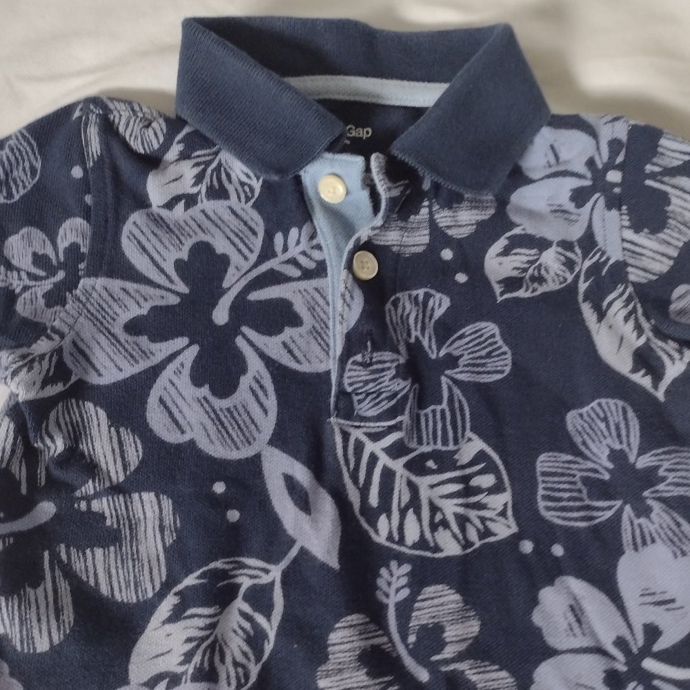 5 for $20 Gap shirt - Picture 2 of 4